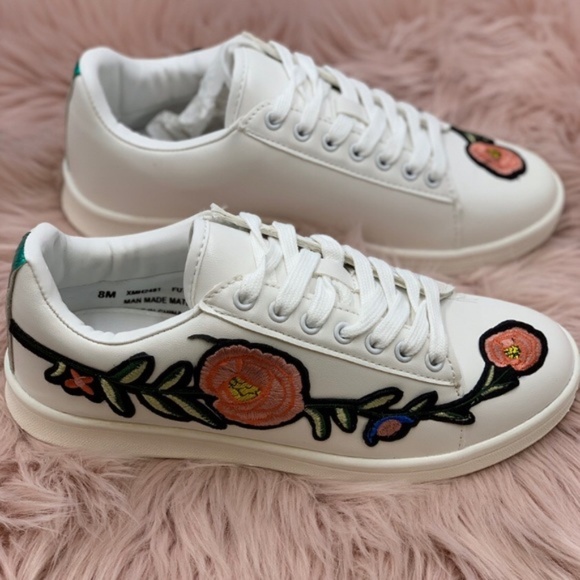 CAPE ROBBIN Floral Lace up Sneaker - Picture 5 of 7